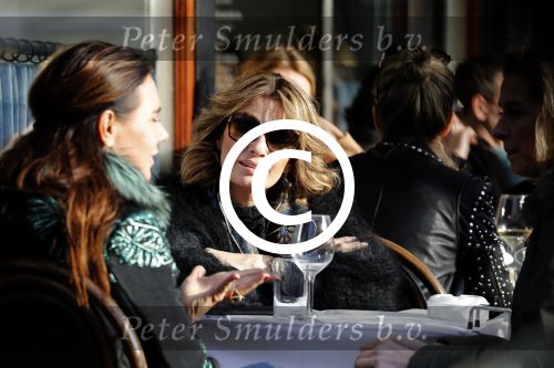 Amsterdam 15 februari 2017
Leontine Borsato op terras met vriendinnen.