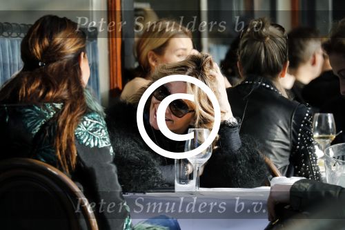 Amsterdam 15 februari 2017
Leontine Borsato op terras met vriendinnen.
