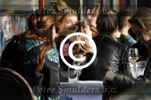 Amsterdam 15 februari 2017
Leontine Borsato op terras met vriendinnen.