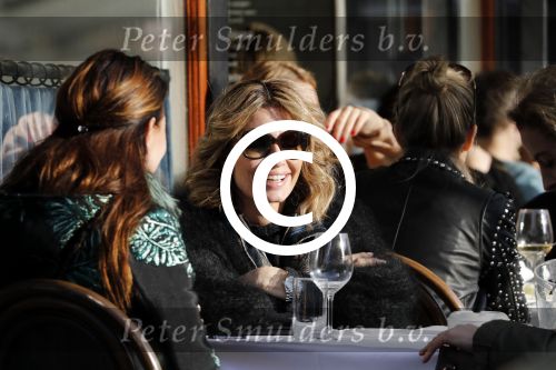 Amsterdam 15 februari 2017
Leontine Borsato op terras met vriendinnen.