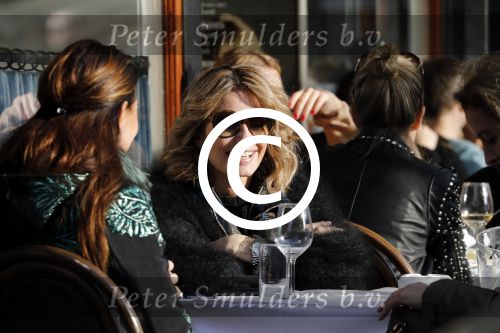 Amsterdam 15 februari 2017
Leontine Borsato op terras met vriendinnen.