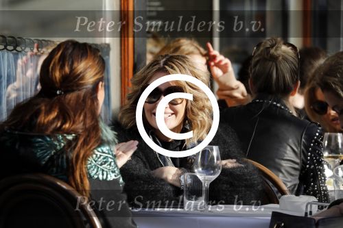 Amsterdam 15 februari 2017
Leontine Borsato op terras met vriendinnen.