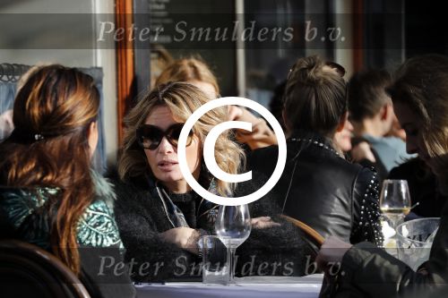 Amsterdam 15 februari 2017
Leontine Borsato op terras met vriendinnen.