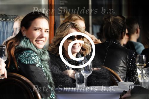 Amsterdam 15 februari 2017
Leontine Borsato op terras met vriendinnen.