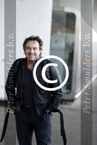 Schiphol 16 februari 2017
Marco Borsato en Raymond Rutting vertrekken vanaf Schiphol naar Aruba om daar foto\'s te gaan maken voor expositie.