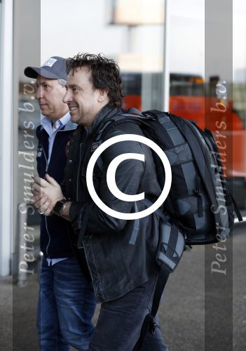 Schiphol 16 februari 2017
Marco Borsato en Raymond Rutting vertrekken vanaf Schiphol naar Aruba om daar foto\'s te gaan maken voor expositie.