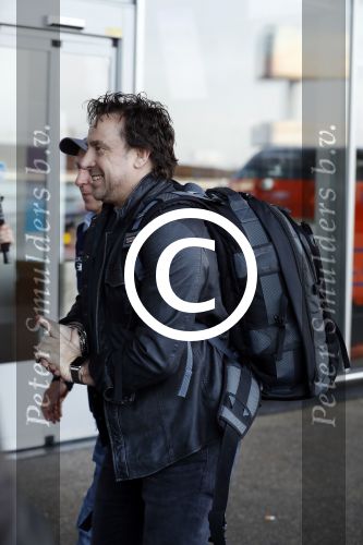 Schiphol 16 februari 2017
Marco Borsato en Raymond Rutting vertrekken vanaf Schiphol naar Aruba om daar foto\'s te gaan maken voor expositie.