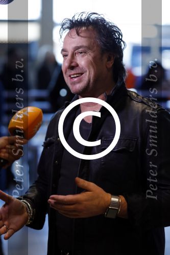 Schiphol 16 februari 2017
Marco Borsato en Raymond Rutting vertrekken vanaf Schiphol naar Aruba om daar foto\'s te gaan maken voor expositie.