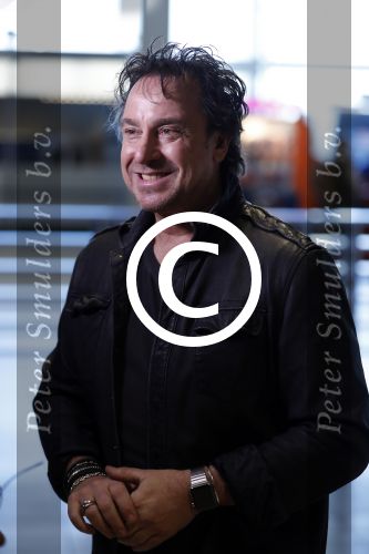 Schiphol 16 februari 2017
Marco Borsato en Raymond Rutting vertrekken vanaf Schiphol naar Aruba om daar foto\'s te gaan maken voor expositie.