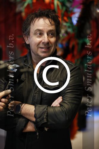 Schiphol 16 februari 2017
Marco Borsato en Raymond Rutting vertrekken vanaf Schiphol naar Aruba om daar foto\'s te gaan maken voor expositie.