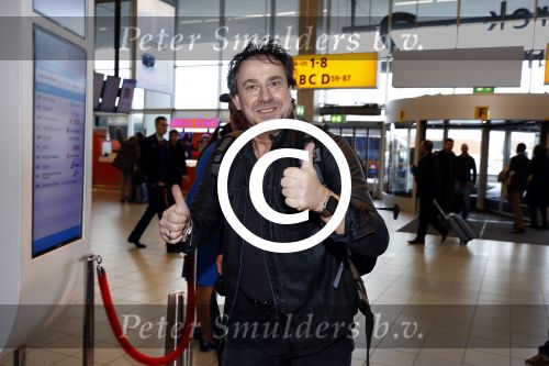 Schiphol 16 februari 2017
Marco Borsato en Raymond Rutting vertrekken vanaf Schiphol naar Aruba om daar foto\'s te gaan maken voor expositie.
