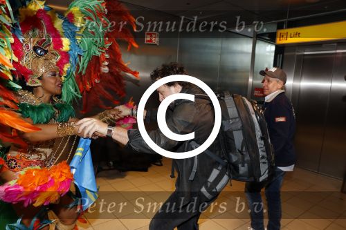 Schiphol 16 februari 2017
Marco Borsato en Raymond Rutting vertrekken vanaf Schiphol naar Aruba om daar foto\'s te gaan maken voor expositie.