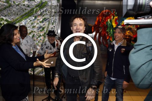 Schiphol 16 februari 2017
Marco Borsato en Raymond Rutting vertrekken vanaf Schiphol naar Aruba om daar foto\'s te gaan maken voor expositie.