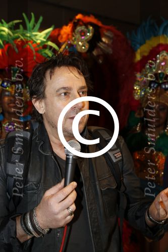 Schiphol 16 februari 2017
Marco Borsato en Raymond Rutting vertrekken vanaf Schiphol naar Aruba om daar foto\'s te gaan maken voor expositie.