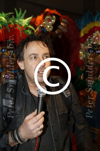 Schiphol 16 februari 2017
Marco Borsato en Raymond Rutting vertrekken vanaf Schiphol naar Aruba om daar foto\'s te gaan maken voor expositie.