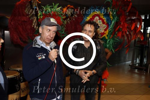 Schiphol 16 februari 2017
Marco Borsato en Raymond Rutting vertrekken vanaf Schiphol naar Aruba om daar foto\'s te gaan maken voor expositie.