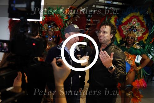 Schiphol 16 februari 2017
Marco Borsato en Raymond Rutting vertrekken vanaf Schiphol naar Aruba om daar foto\'s te gaan maken voor expositie.