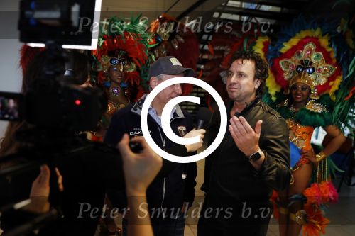 Schiphol 16 februari 2017
Marco Borsato en Raymond Rutting vertrekken vanaf Schiphol naar Aruba om daar foto\'s te gaan maken voor expositie.