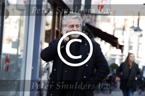 Amsterdam 14 februari 2017 
Advocaat Mark Teurlings bellend in Amsterdam zuid.
