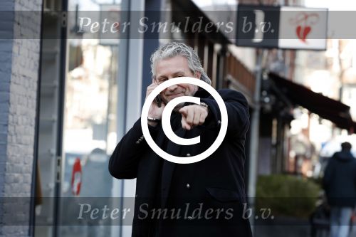 Amsterdam 14 februari 2017 
Advocaat Mark Teurlings bellend in Amsterdam zuid.