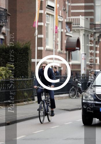 Amsterdam 16 februari 2017 
Matthijs v Nieuwkerk op de fiets in Amsterdam zuid.