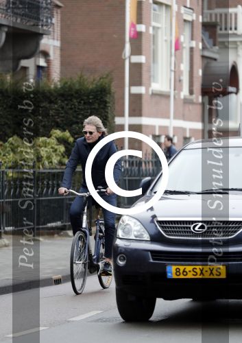 Amsterdam 16 februari 2017 
Matthijs v Nieuwkerk op de fiets in Amsterdam zuid.