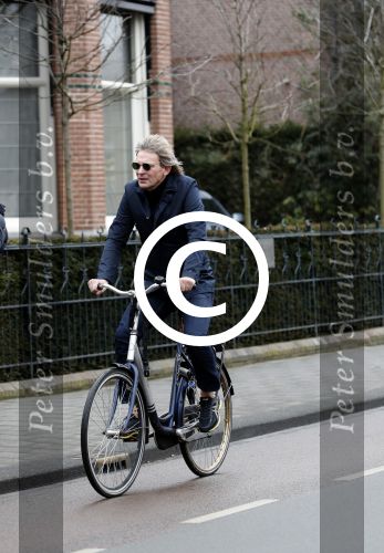 Amsterdam 16 februari 2017 
Matthijs v Nieuwkerk op de fiets in Amsterdam zuid.