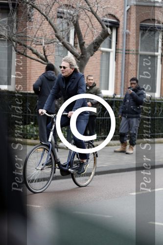 Amsterdam 16 februari 2017 
Matthijs v Nieuwkerk op de fiets in Amsterdam zuid.