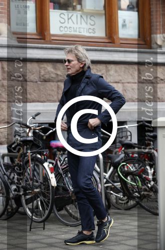 Amsterdam 16 februari 2017 
Matthijs v Nieuwkerk op de fiets in Amsterdam zuid.