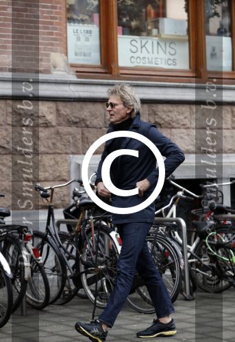Amsterdam 16 februari 2017 
Matthijs v Nieuwkerk op de fiets in Amsterdam zuid.