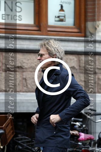 Amsterdam 16 februari 2017 
Matthijs v Nieuwkerk op de fiets in Amsterdam zuid.