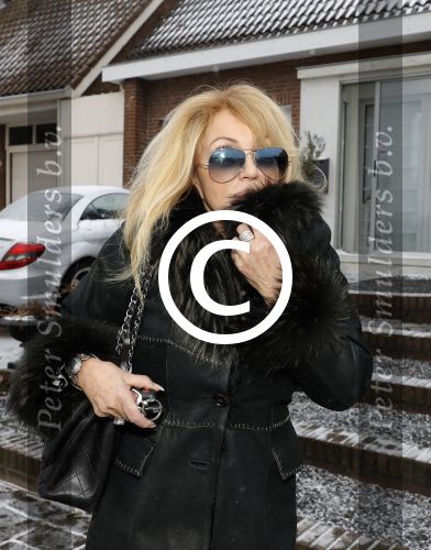 Lijnden Hoofddorp 10 februari 2017
Patricia Paay en haar man Robbert Hinfelaar gaan aangifte doen op het politieburo vanwege sekstape.