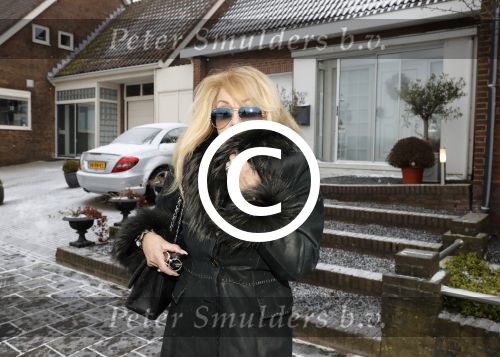 Lijnden Hoofddorp 10 februari 2017
Patricia Paay en haar man Robbert Hinfelaar gaan aangifte doen op het politieburo vanwege sekstape.