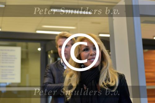 Haarlem 27 februari 2017
Patricia Paay met haar man Robbert Hinfelaar bij rechtbank Haarlem ivm rechtzaak buurman. Haar advocaat is Johan Langelaar