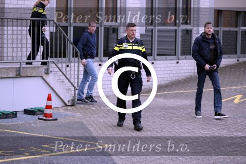 Lijnden Hoofddorp 10 februari 2017
Patricia Paay en haar man Robbert Hinfelaar gaan aangifte doen op het politieburo vanwege sekstape.