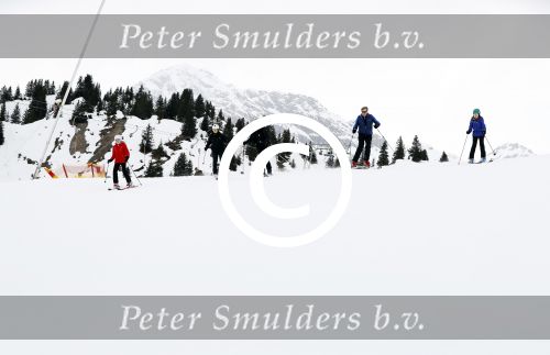 Lech 27 februari 2017
Fotouurtje van de koninklijke familie in Oberlech. Dit jaar waren alleen Koning Willem Alexander Koningin Maxima en de prinsesjes Amalia Ariane en Alexia aanwezig.
