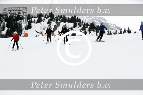 Lech 27 februari 2017
Fotouurtje van de koninklijke familie in Oberlech. Dit jaar waren alleen Koning Willem Alexander Koningin Maxima en de prinsesjes Amalia Ariane en Alexia aanwezig.