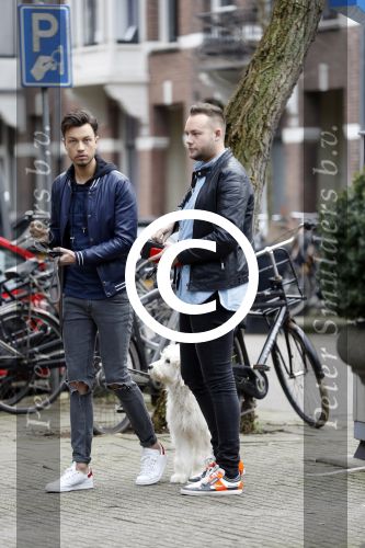 Amsterdam 6 februari 2017 
Raoul v d Heijden (ex gordon)  met een vriend op de cornelis schuytstraat