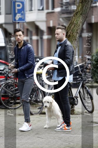 Amsterdam 6 februari 2017 
Raoul v d Heijden (ex gordon)  met een vriend op de cornelis schuytstraat