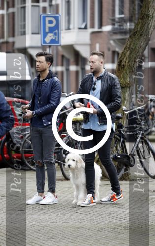 Amsterdam 6 februari 2017 
Raoul v d Heijden (ex gordon)  met een vriend op de cornelis schuytstraat