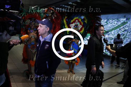 Schiphol 16 februari 2017
Marco Borsato en Raymond Rutting vertrekken vanaf Schiphol naar Aruba om daar foto\'s te gaan maken voor expositie.