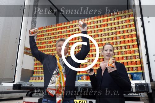 Amsterdam 6 februari 2017
Rene Froger krijgt van honig 150.000 potjes voor de voedselbank.