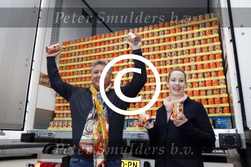 Amsterdam 6 februari 2017
Rene Froger krijgt van honig 150.000 potjes voor de voedselbank.