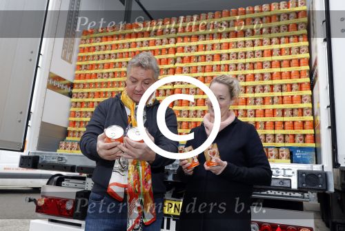 Amsterdam 6 februari 2017
Rene Froger krijgt van honig 150.000 potjes voor de voedselbank.