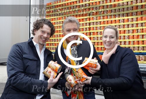 Amsterdam 6 februari 2017
Rene Froger krijgt van honig 150.000 potjes voor de voedselbank.