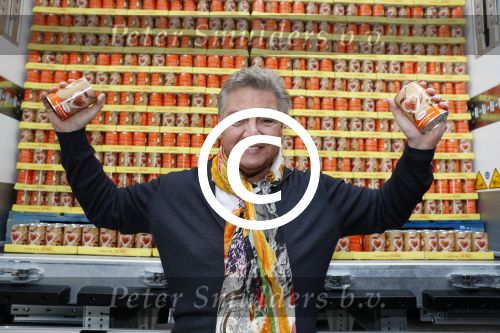 Amsterdam 6 februari 2017
Rene Froger krijgt van honig 150.000 potjes voor de voedselbank.