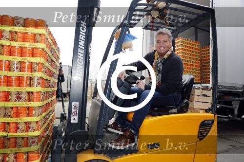 Amsterdam 6 februari 2017
Rene Froger krijgt van honig 150.000 potjes voor de voedselbank.
