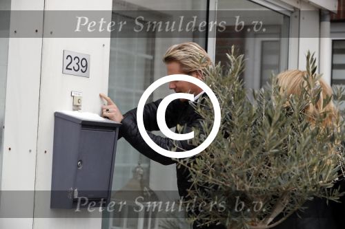 Lijnden Hoofddorp 10 februari 2017
Patricia Paay en haar man Robbert Hinfelaar gaan aangifte doen op het politieburo vanwege sekstape.