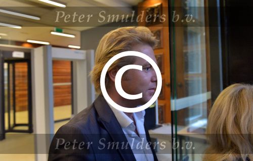 Haarlem 27 februari 2017
Patricia Paay met haar man Robbert Hinfelaar bij rechtbank Haarlem ivm rechtzaak buurman. Haar advocaat is Johan Langelaar