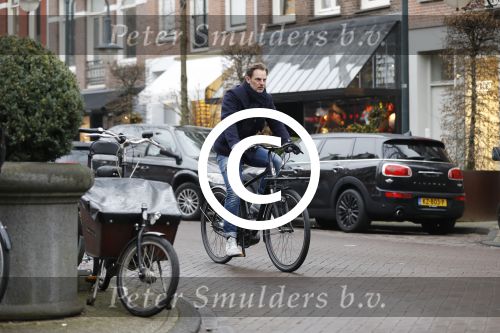 Amsterdam 7 februari 2017 
Ronald de Boer op zijn electrische fiets op de cornelis schuytstraat